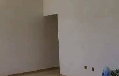 Imagem: A casa possui 3 Dormitórios, 1 Banheiro, 3 Vagas na garagem