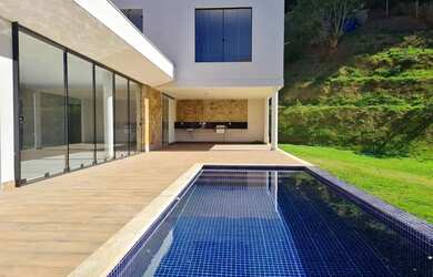 Imagem: Casa para venda e locação dentro de condomínio em Itaipava