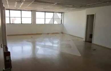 Imagem: O depósito para alugar possui 1 Vaga na garagem e 80m² de