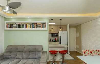 Imagem: O apartamento possui 2 Dormitórios, 1 Banheiro, 1 Vaga na garagem