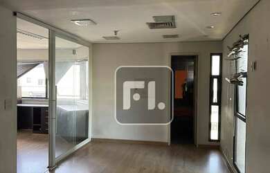 Imagem: O depósito possui 3 Vagas na garagem, 80m² de Área e está