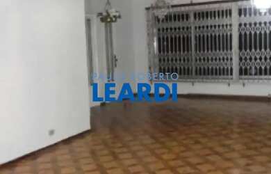 Imagem: A casa possui 3 Dormitórios, 5 Banheiros, 5 Vagas na garagem