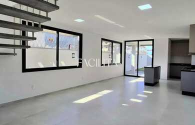 Imagem: A casa possui 3 Dormitórios, 4 Banheiros, 2 Vagas na garagem