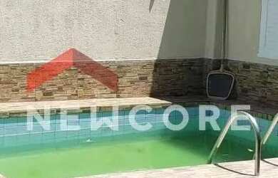 Imagem: A casa possui 3 Dormitórios, 3 Banheiros, 4 Vagas na garagem