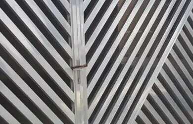 Imagem: A casa possui 3 Dormitórios, 2 Banheiros, 3 Vagas na garagem