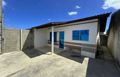 Imagem: A casa possui 2 Dormitórios, 1 Banheiro, 1 Vaga na garagem