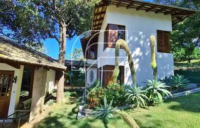 Imagem: A casa possui 5 Dormitórios, 5 Banheiros, 5 Vagas na garagem