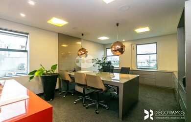 Imagem: O depósito possui 2 Vagas na garagem, 75m² de Área e está