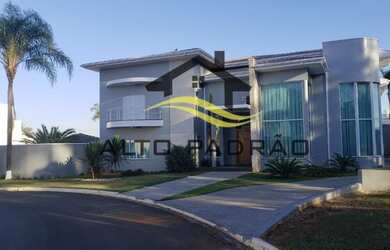 Imagem: A casa em condomínio possui 4 Dormitórios, 5 Banheiros, 3