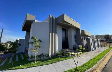 Imagem: A casa em condomínio possui 3 Dormitórios, 3 Banheiros, 4