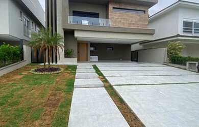 Imagem: A casa em condomínio possui 4 Dormitórios, 5 Banheiros, 430m²