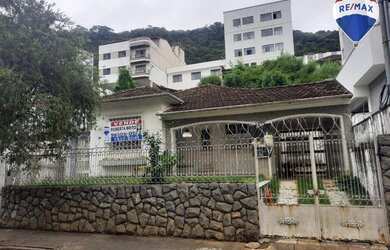 Imagem: A casa possui 5 Dormitórios, 5 Banheiros, 2 Vagas na garagem