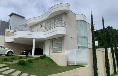 Imagem: A casa em condomínio possui 3 Dormitórios, 4 Banheiros, 4