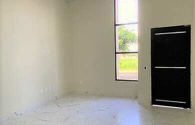 Imagem: A casa em condomínio possui 3 Dormitórios, 1 Banheiro, 2 Vagas