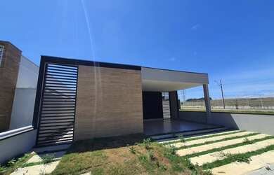 Imagem: A casa em condomínio possui 3 Dormitórios, 3 Banheiros, 3