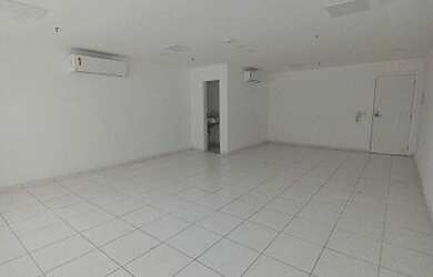 Imagem: O depósito possui 1 Vaga na garagem, 49m² de Área e está