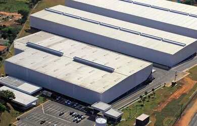 Imagem: O depósito possui 5 Vagas na garagem, 3.805m² de Área e