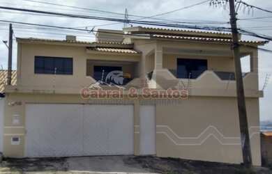 Imagem: A casa possui 4 Dormitórios, 5 Banheiros, 4 Vagas na garagem