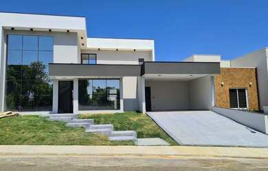 Imagem: A casa possui 4 Dormitórios, 5 Banheiros, 4 Vagas na garagem