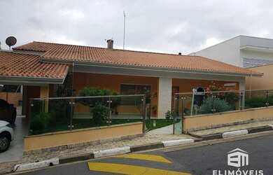 Imagem: A casa em condomínio possui 3 Dormitórios, 5 Banheiros, 4