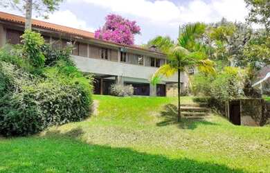 Imagem: A casa em condomínio possui 4 Dormitórios, 5 Banheiros, 5