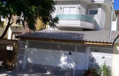 Imagem: A casa possui 3 Dormitórios, 3 Banheiros, 3 Vagas na garagem