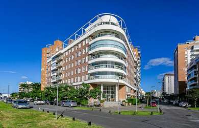 Imagem: O apartamento possui 3 Dormitórios, 3 Banheiros, 2 Vagas na