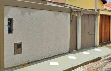 Imagem: A casa possui 3 Dormitórios, 3 Banheiros, 5 Vagas na garagem