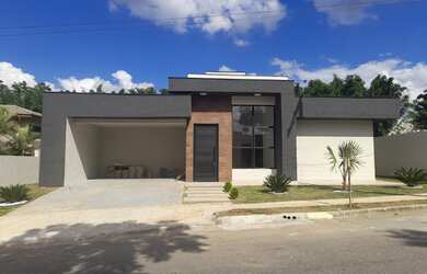 Imagem: A casa em condomínio possui 3 Dormitórios, 4 Banheiros, 2