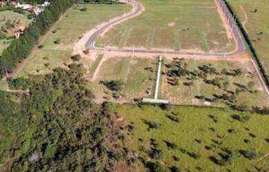 Imagem: O terreno possui 2700m² de Área e Imóvel novo e está localizado