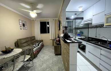 Imagem: O apartamento possui 2 Dormitórios, 1 Banheiro, 1 Vaga na garagem