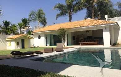 Imagem 2: SANTANA DE PARNAIBA - Casa Padrão - Alphaville