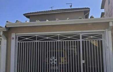 Imagem: A casa possui 2 Dormitórios, 1 Banheiro, 2 Vagas na garagem