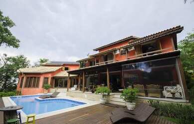 Imagem: A casa em condomínio possui 5 Dormitórios, 5 Banheiros, 3.145m²