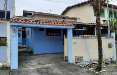 Imagem: A casa possui 2 Dormitórios, 2 Banheiros, 2 Vagas na garagem