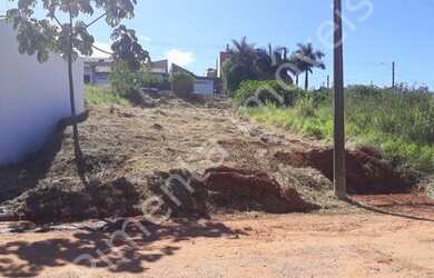 Imagem: O terreno possui 600m² de Área e está localizado em Jardim