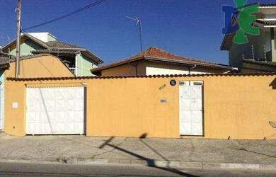 Imagem: A casa possui 3 Dormitórios, 2 Banheiros, 2 Vagas na garagem