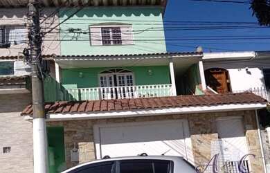 Imagem: A casa possui 3 Dormitórios, 2 Banheiros, 3 Vagas na garagem