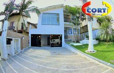 Imagem: A casa em condomínio possui 3 Dormitórios, 1 Banheiro, 2 Vagas