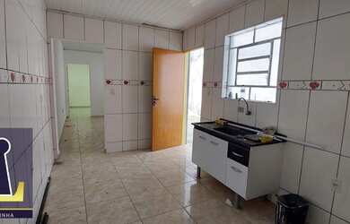 Imagem: A casa possui 1 Dormitório, 1 Banheiro, 5 Vagas na garagem