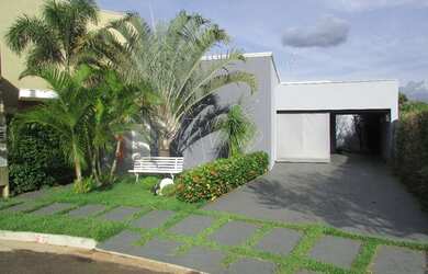 Imagem: A casa em condomínio possui 3 Dormitórios, 3 Banheiros, 2