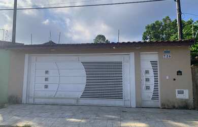 Imagem: A casa possui 2 Dormitórios, 1 Banheiro, 4 Vagas na garagem