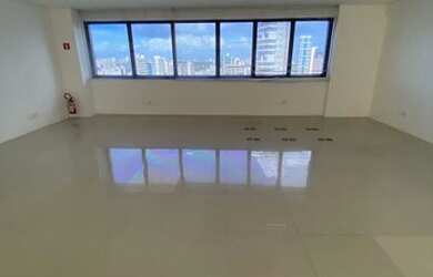 Imagem: O depósito possui 5 Vagas na garagem, 106m² de Área e Imóvel