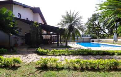 Imagem: A casa em condomínio possui 4 Dormitórios, 5 Banheiros, 5