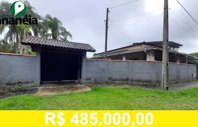 Imagem: A casa possui 2 Dormitórios, 3 Banheiros, 5 Vagas na garagem