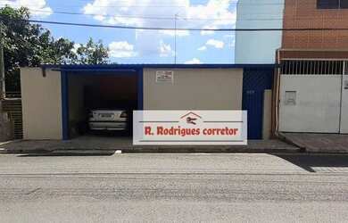 Imagem: A casa possui 2 Dormitórios, 2 Banheiros, 2 Vagas na garagem