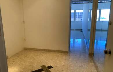 Imagem: O depósito possui 1 Vaga na garagem, 33m² de Área e está