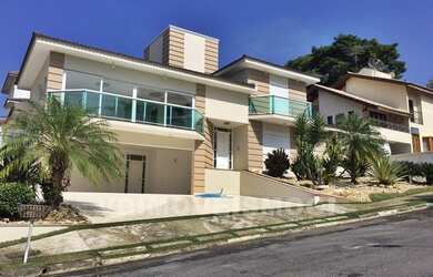 Imagem: A casa em condomínio possui 4 Dormitórios, 4 Banheiros, 5