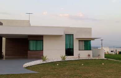 Imagem: A casa em condomínio possui 2 Dormitórios, 4 Banheiros, 2