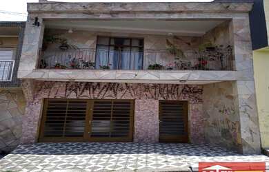 Imagem: A casa possui 2 Dormitórios, 1 Banheiro, 1 Vaga na garagem